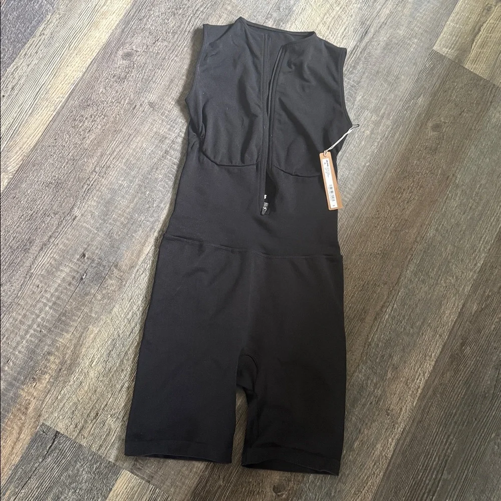 Skims Mid Thigh Romper Onesie - Picture 5 of 10